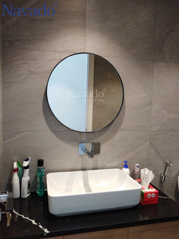 Gương phòng tắm gắn tường vành thép